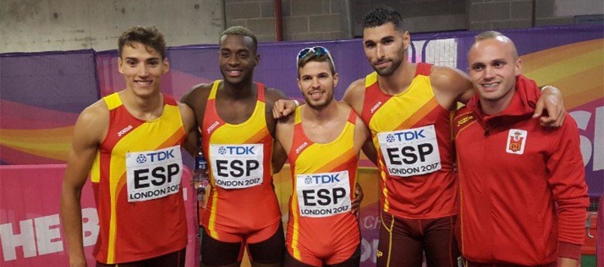 Lucas Búa (izquierda) fue quinto en la final de 4x400 del Mundial