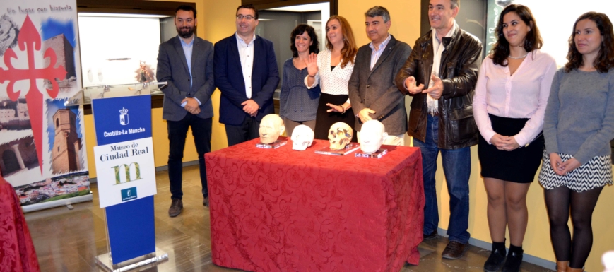 Acto de presentación del cráneo de Luciano.