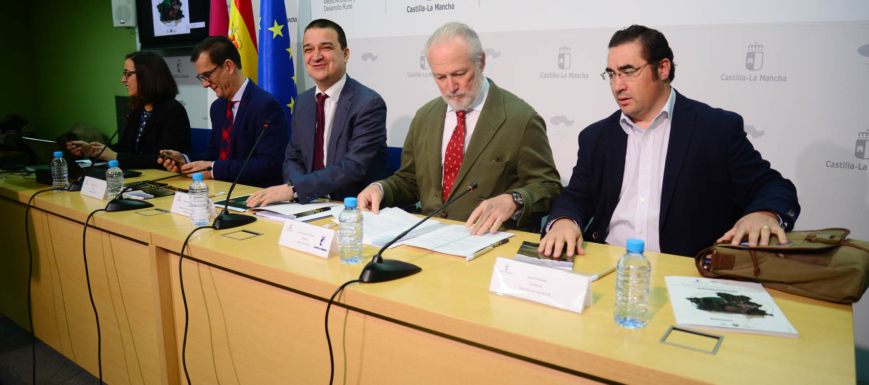 El consejero Francisco Martínez Arroyo ha presentado el estudio de Artemisan sobre el impacto de la caza en la región