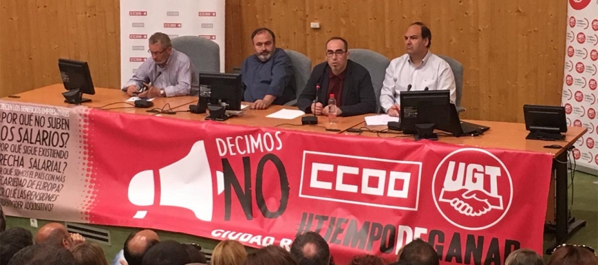Paco de la Rosa y Carlos Pedrosa, antes de reunirse con delegados sindicales