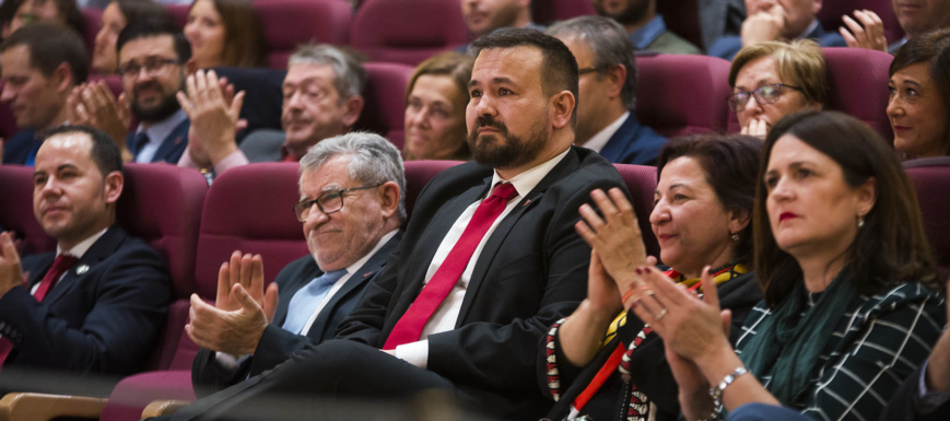 Amores, emocionado por los aplausos