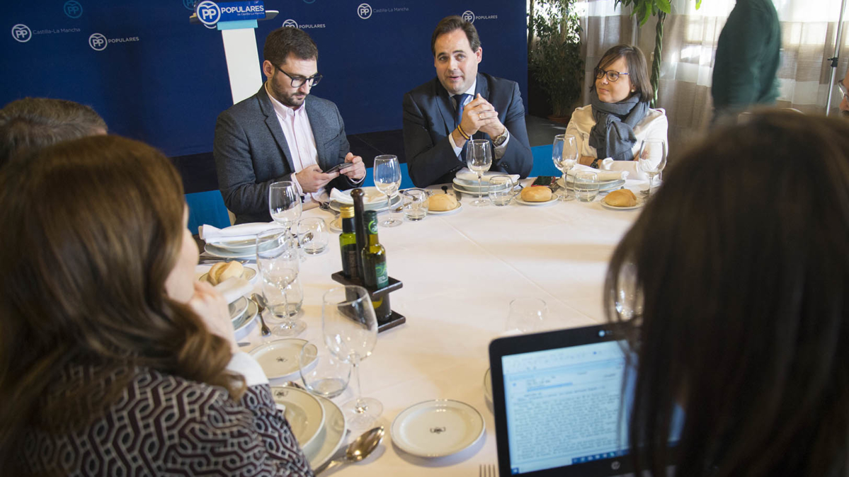 Comida_Paco_Nuñez_y_periodistas_20190115112