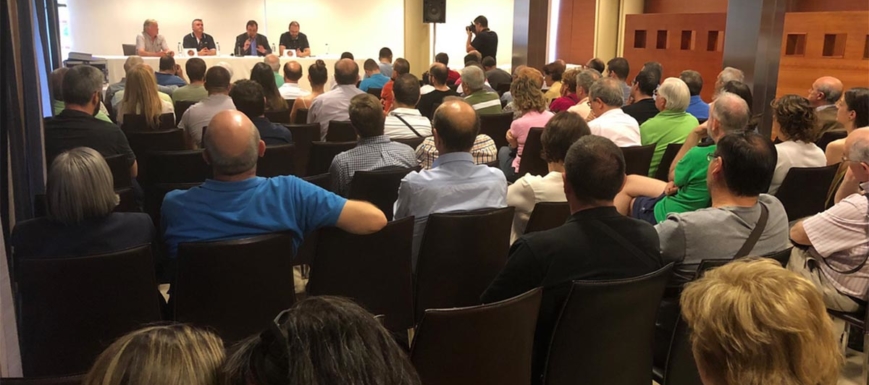Asamblea donde se decidió que Isidoro Gómez siga un año más