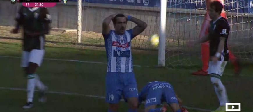 El Talavera (foto de un partido anterior) pinchó en el feudo del San Fernando