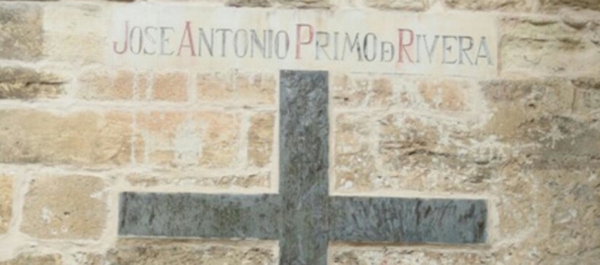 Símbolo franquista retirado en Cuenca