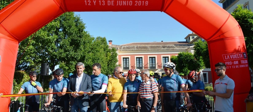 Salida del PRO-AM, con los Indurain, Perico, Sastre…