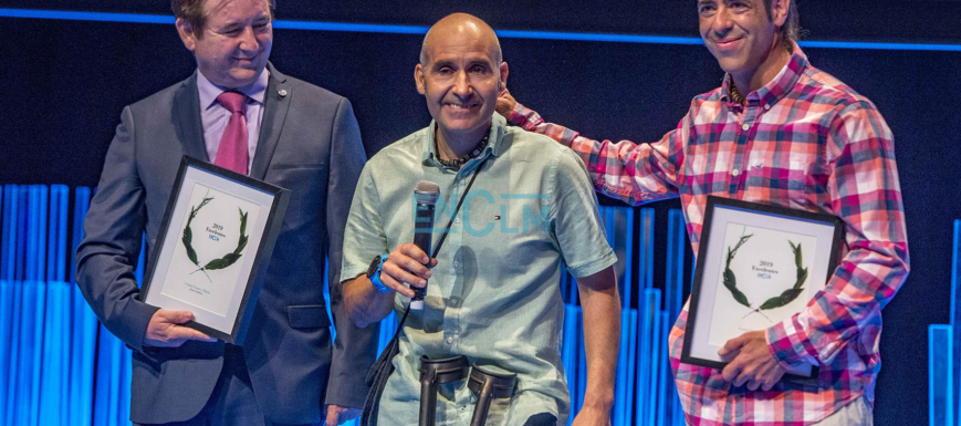 Pedro Cifuentes (derecha) y Jesús Gutiérrez Rey, durante la Gala de los II Premios Excelentes