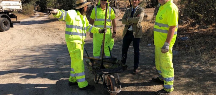 El delegado provincial de Fomento, Jorge Moreno, visitando las obras en las carreteras por la Vuelta a España (desbroce CM-543)