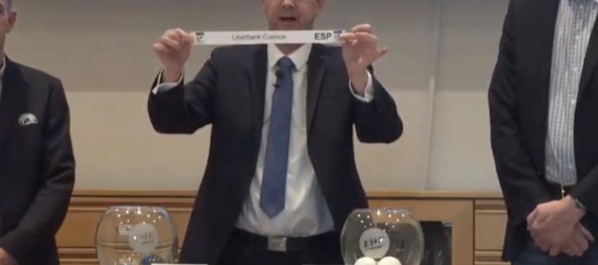 Momento en el que sale la papeleta del Liberbank Cuenca en el sorteo de la Copa EHF